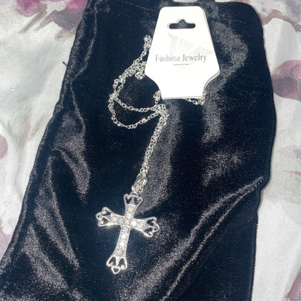Brand new silver women’s cross necklace